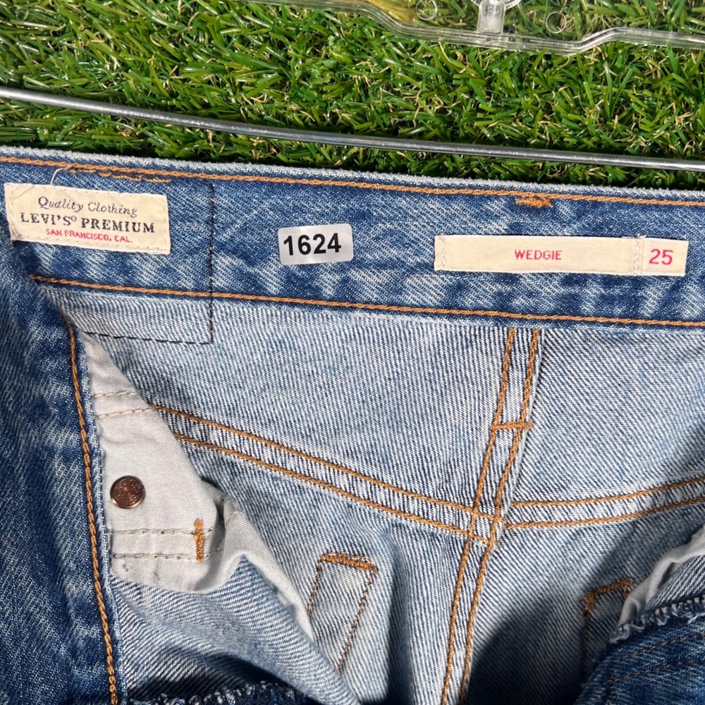 High-Rise Light Blue Women’s Jeans - Picture 3 of 6
